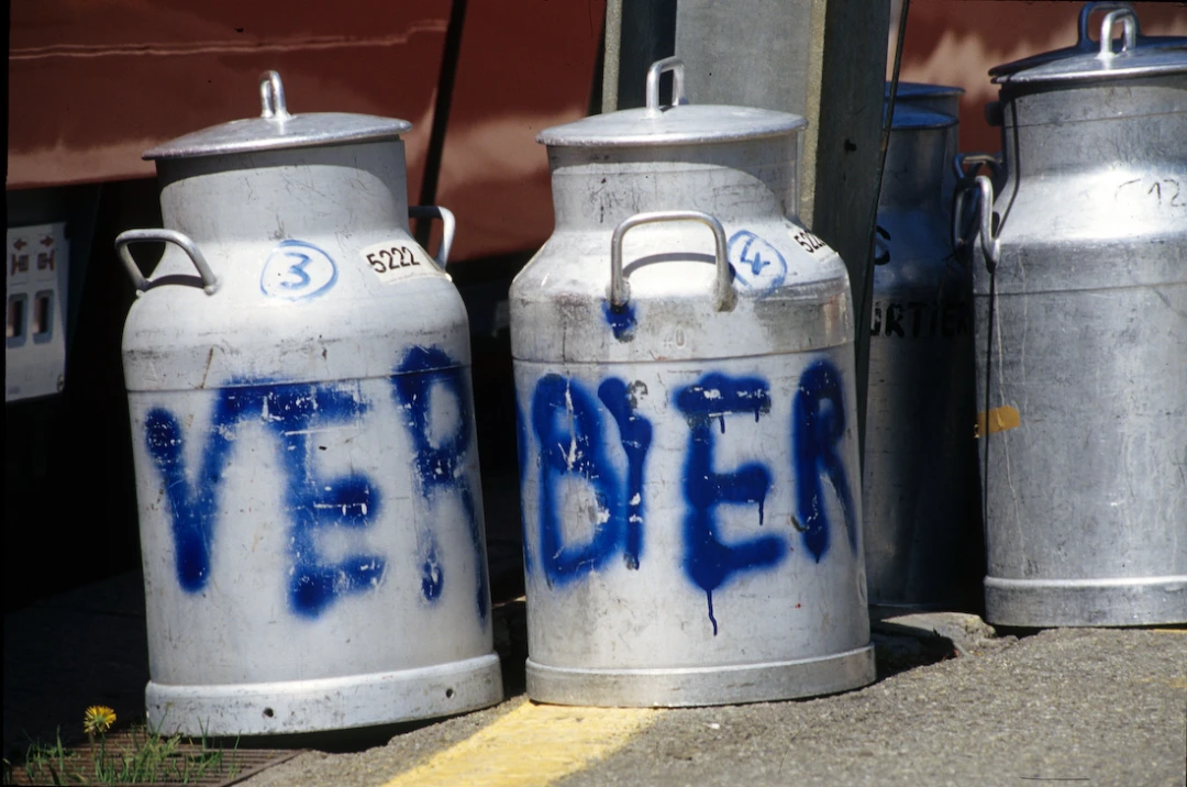 Cow-Culture_Verbier_Milk-Cans